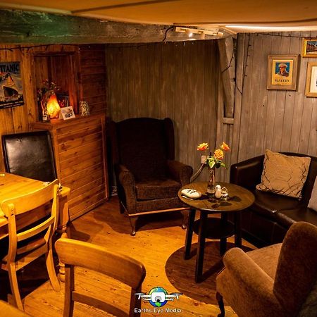 The Bear Inn Llandovery Dış mekan fotoğraf