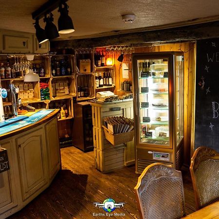 The Bear Inn Llandovery Dış mekan fotoğraf
