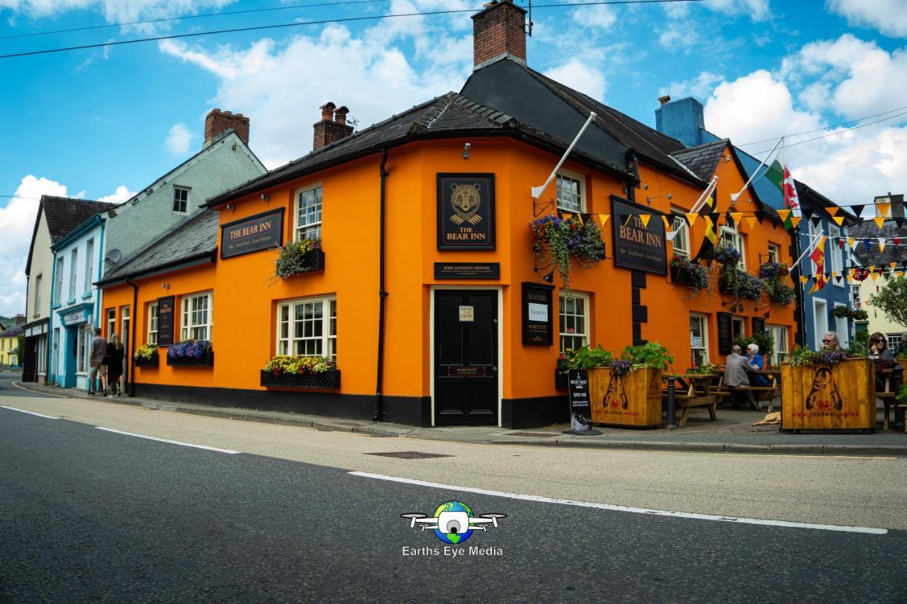 The Bear Inn Llandovery Dış mekan fotoğraf