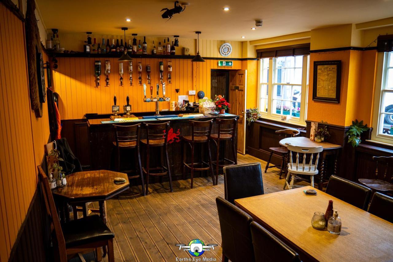 The Bear Inn Llandovery Dış mekan fotoğraf