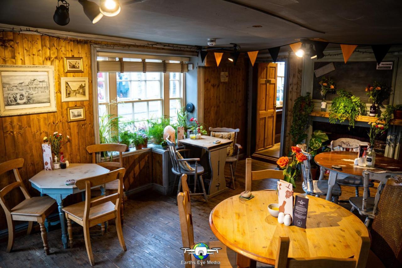 The Bear Inn Llandovery Dış mekan fotoğraf