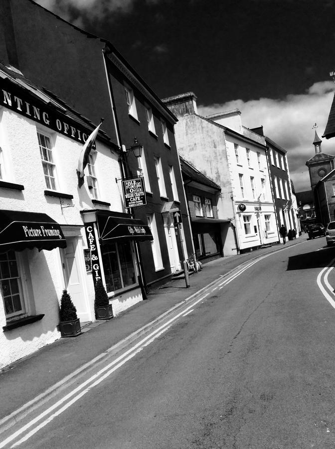 The Bear Inn Llandovery Dış mekan fotoğraf